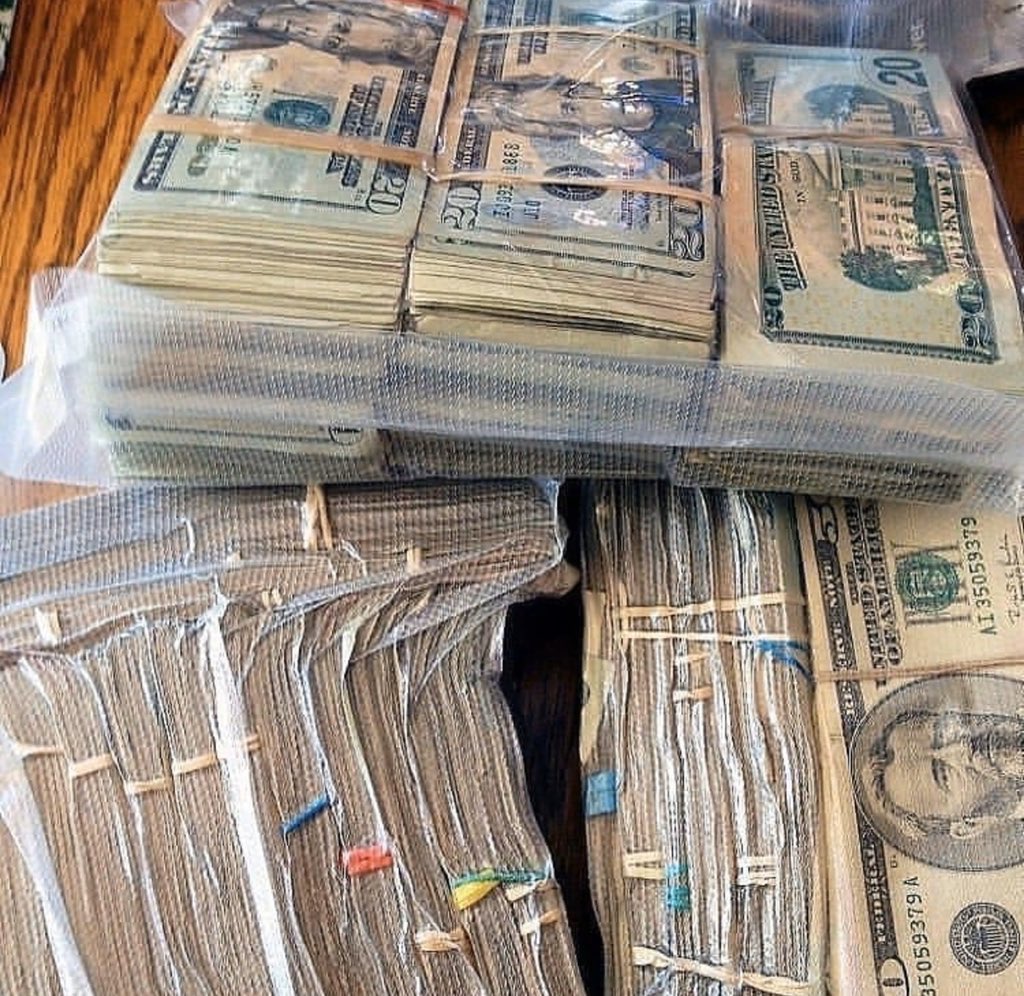 eric15327's tweet photo. #Cashappblessing #sugarmummyneeded I will be sending $1000  $2000 to the first 30 people to like &amp; retweet this 🖤 ( comment  &amp; dm your cashapp , or PayPal)  #SugarDaddys #cashslaves #sugarmommy #CashApp #Cashappblessing #cashpigs #legitsugardaddy dm@on WhatsApp +1(804)803-3199 https://t.co/AHOq93ErMc