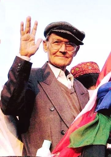 NaziaMemon01's tweet photo. پلیجي صاحب کي لکڻ پڙھڻ سان چاھ ھو اسان وٽ ڪيترااھڙا ليڊر ھيا/آھن جن جو مطالعو ایترو وسیع ھجي؟
پنھنجي پاڻ ۾ ھوھڪ انسٽيٽيوٽ ھو، مائوزی تنگ ائين ھوچي منھ ھن جي سوچ فڪرکي پرڏنا، قومي سیاسي سفر ۾گھٹيون ارڏایون ڏٺائون پرھن یگاني سياستدان وٽ جبلن جھڙوحوصلو ھو۔
#TributeToRasoolBuxPalijo https://t.co/B7WZWYyuE9