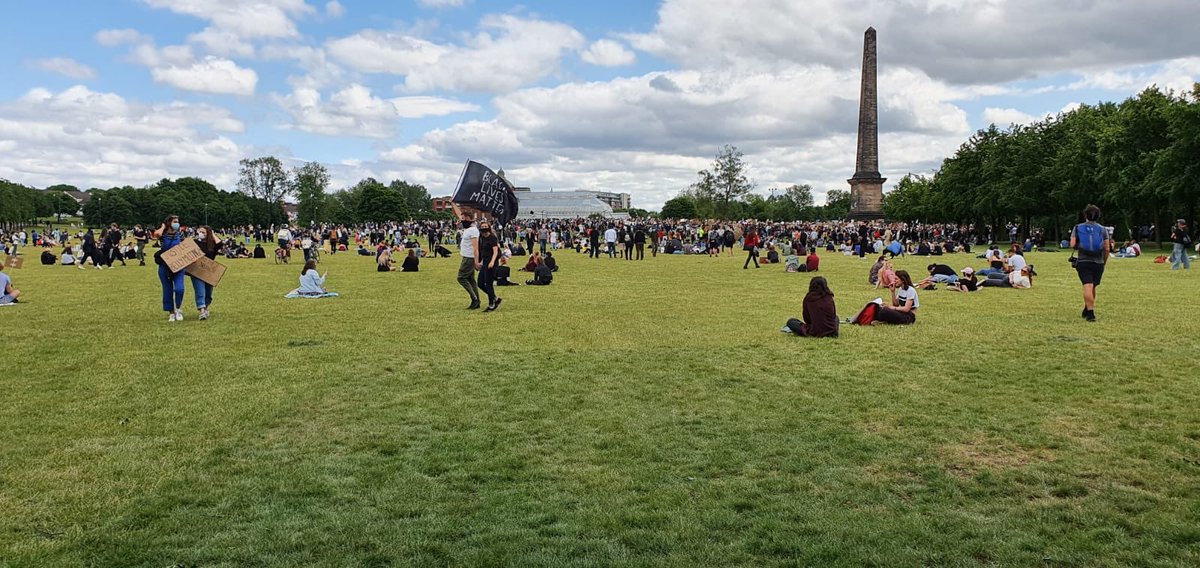 LaaurenCole22's tweet photo. Do not let the media fool you into thinking that the protest in glasgow green wasn’t safe. Everyone had masks, masks were available for those who didn’t have them and there was LOADS of space. #glasgow #glasgowgreen #glasgowprotest https://t.co/EraXrz3zAy