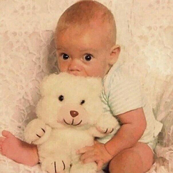 KIMEASE's tweet image. Harry Styles as a baby but as you slide down he grows up and you feel proud; a thread.