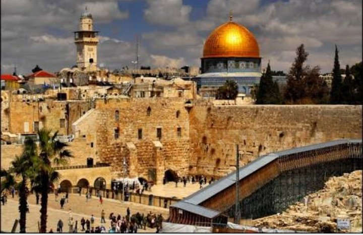 qasmi_monis's tweet photo. This is the place where prophet Muhammad peace be upon him,led Salah all messengers
#alqudsismypride https://t.co/2cGMVxp48p