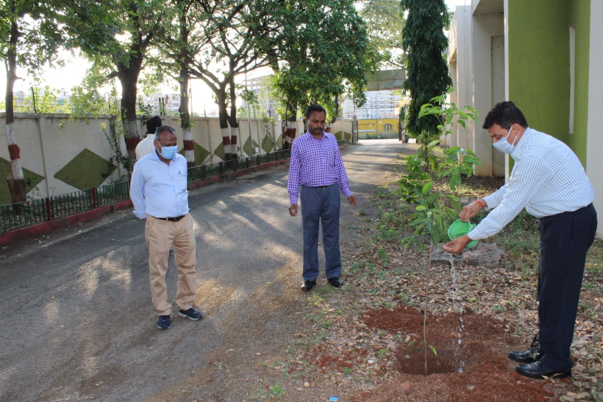 BSNL_CG_Circle's tweet photo. @BSNL_CG_Circle  is celebrating #environmentweek through plantation in Raipur circle office premises. https://t.co/wChxT0FpmG