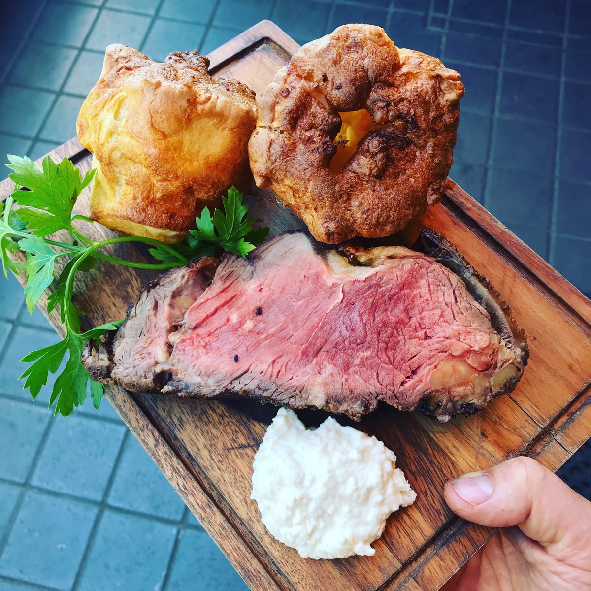 TheWhippetInn's tweet photo. #sirlionbeef @whippetinn #sundayroasts Also serving #porkbelly #wholeroastchicken #veggieroast served with #seasonalveggies #roastpotatoes & #yorkypud grab a #bloodymary or a growler of #draughtbeer #kitchen #deli #bottlebar #kensalrise #kensalrisecommunity #urbanpubsandbars https://t.co/oQobzlRpjr
