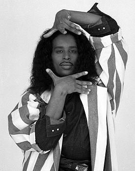 and i would also like to discuss Willi Ninja aka the grandfather of vouge. born in New York 1961 he joined the Harlam Ball scene where they led ‘the house of Ninja’. they did not create vogueing, but instead refined it with clean, sharp movements