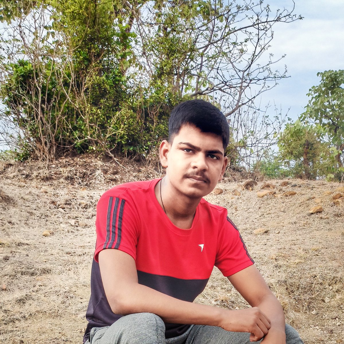 MSBELIM1's tweet photo. जब उसूलों पर आंच आए तो टकराना जरूरी है,
जहाँ अपनी बात न हो वहाँ अपनी बात रखना जरूरी है।।
जहाँ बात कदम से कदम मिलाकर चलने से न हो।
तो वहाँ बिगूल बजाना पढ़े तो बजाना भी जरूरी है।।
🖋️Ms Belim #selfcontent
#poetry #hindipoetry #India https://t.co/EaWXdNlcV4