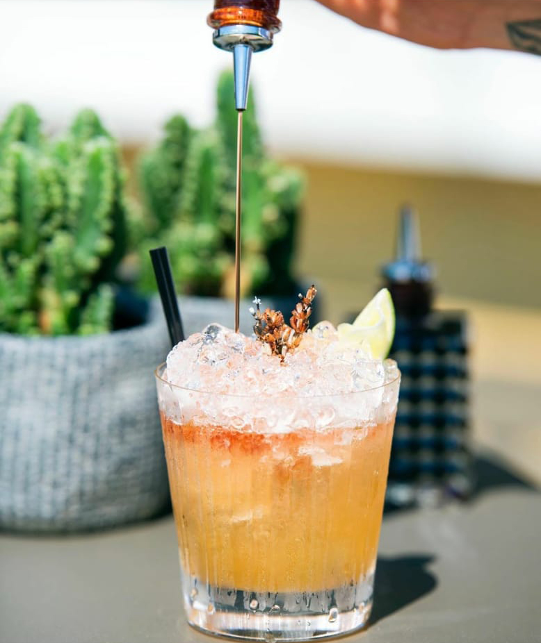 Mythology_Chnl's tweet image. This cocktail made in Greek mythology, dedicated to the character of "Cassandra", who has the ability to see the future, is also a fission cocktail. It contains rum from Cuba, lime from Mexico, lavender from India and leaching fruit from Asia. #sundayvibes #SundayMorning