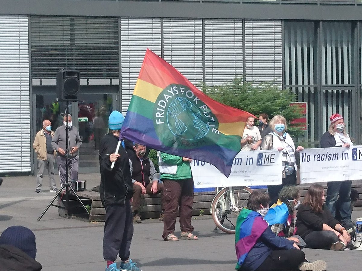 OgR_Kunterbunt's tweet photo. @FFFWulfrath 
Danke, ihr habt das Ding gerockt  
Wir Omas sind voll happy, dass es euch gibt. 
#zusammenschaffenwirdas
#Hildenbleibtbunt
#wirsindmehr 
Für das #Klima, für die #Umwelt, #Flüchtlinge, für #Demokratie und #Rechtsstaatlichkeit.
Gemeinsam gegen #noafd  #Hass und #Hetze https://t.co/MTkwrgUIjR