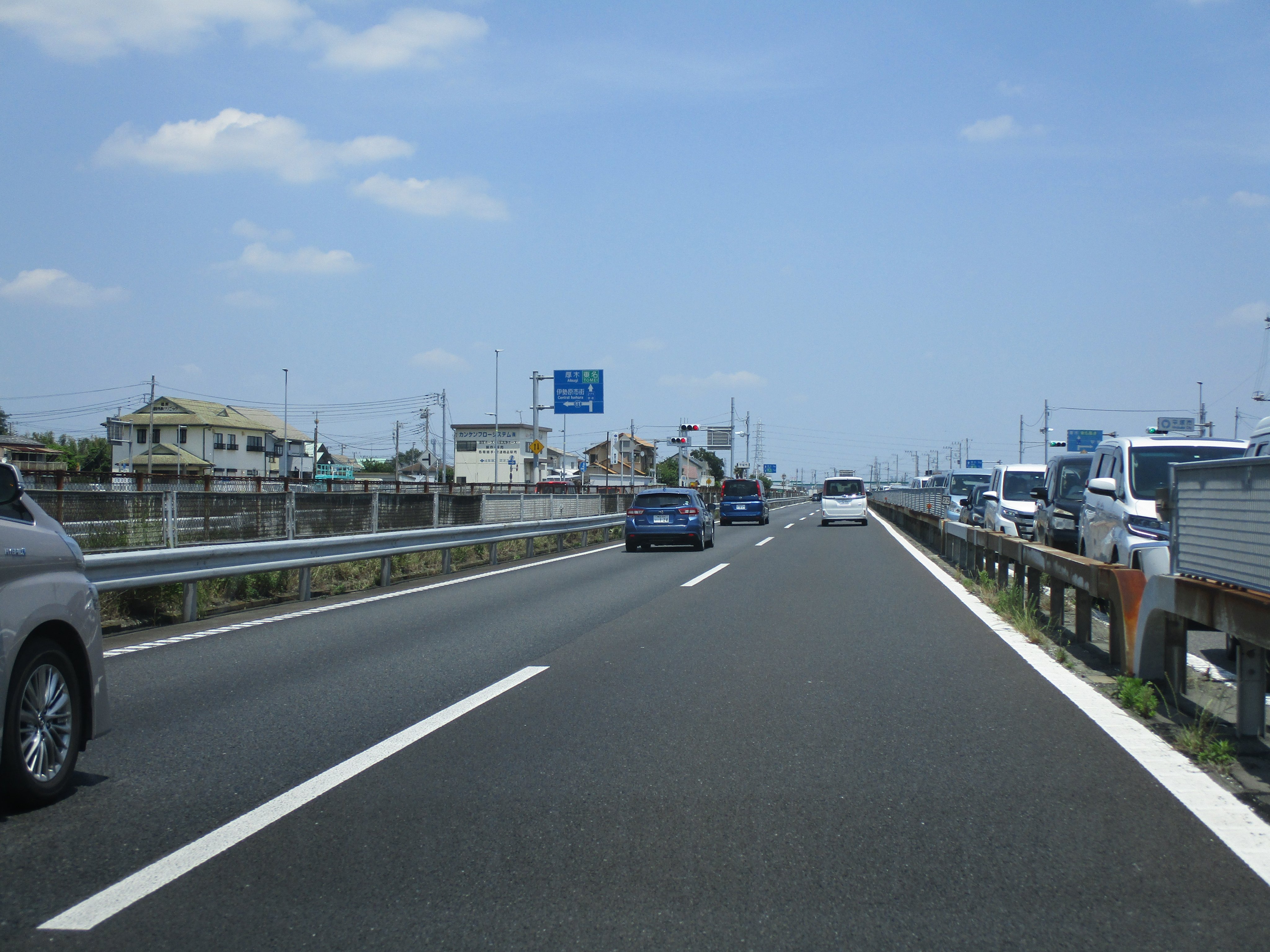 ぴろ介 小田厚下り 通行止なんで全く動けず その距離は2km程 T Co Mjuqwcuc72 Twitter