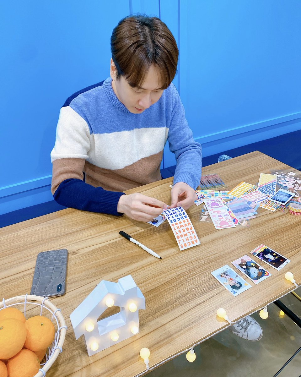 ANDY__official's tweet image. Stay 앤 Home 시리즈 🏠 #5
오늘도 던져진 줄임말 퀴즈! 폴꾸는?!

앤디의 첫 #폴꾸(feat.라떼 토크🐎)

#앤디 #ANDY #신화 #SHINHWA #앤디REC #Stay앤Home instagram.com/p/CBIiQk7Fpxz/…