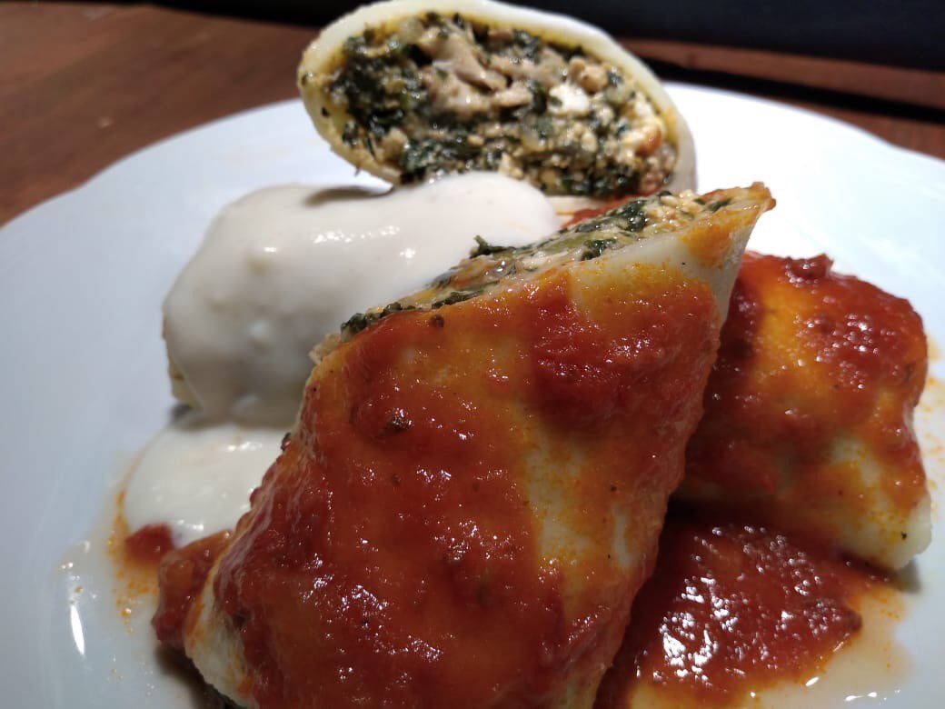 saboratango's tweet photo. #BuenDomingo #platodeldia #CANELONES DE POLLO Y VERDURA CON SALSA MIXTA $ 200.- 🍷🍾💪🍽 wat sap 1144245991 https://t.co/yraKkA9Ekc
