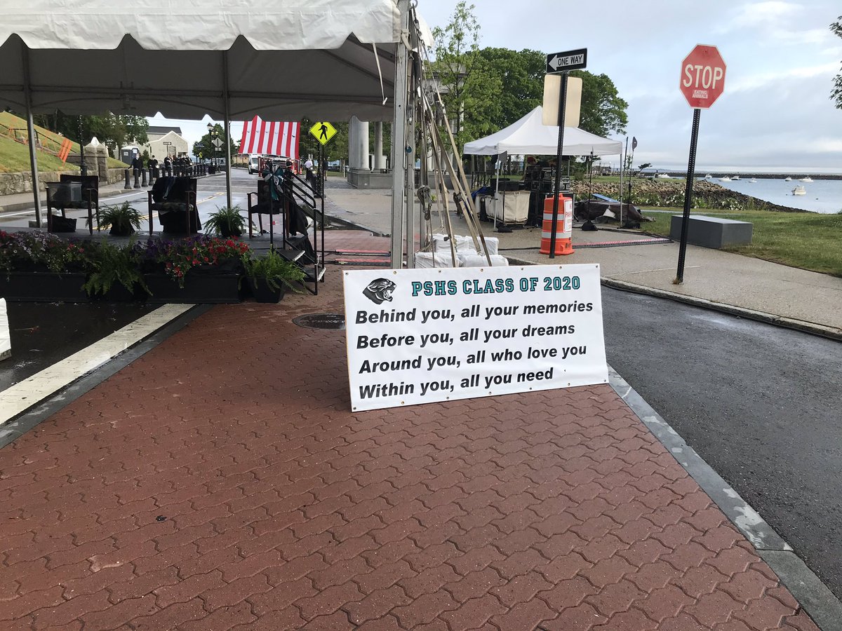 southhighprin's tweet photo. Thanks to the staff of @plymouthsouth @PlymouthNorthHS @Plymouth_Police @PlymouthFireDpt @TownofPlymouth (DPW), &amp; the Sch.Comm, for the incredible support in making a not so normal graduation an event to remember! The tremendous town-wide unified support was just amazing!🎓🎓 https://t.co/nLj60CQZa2