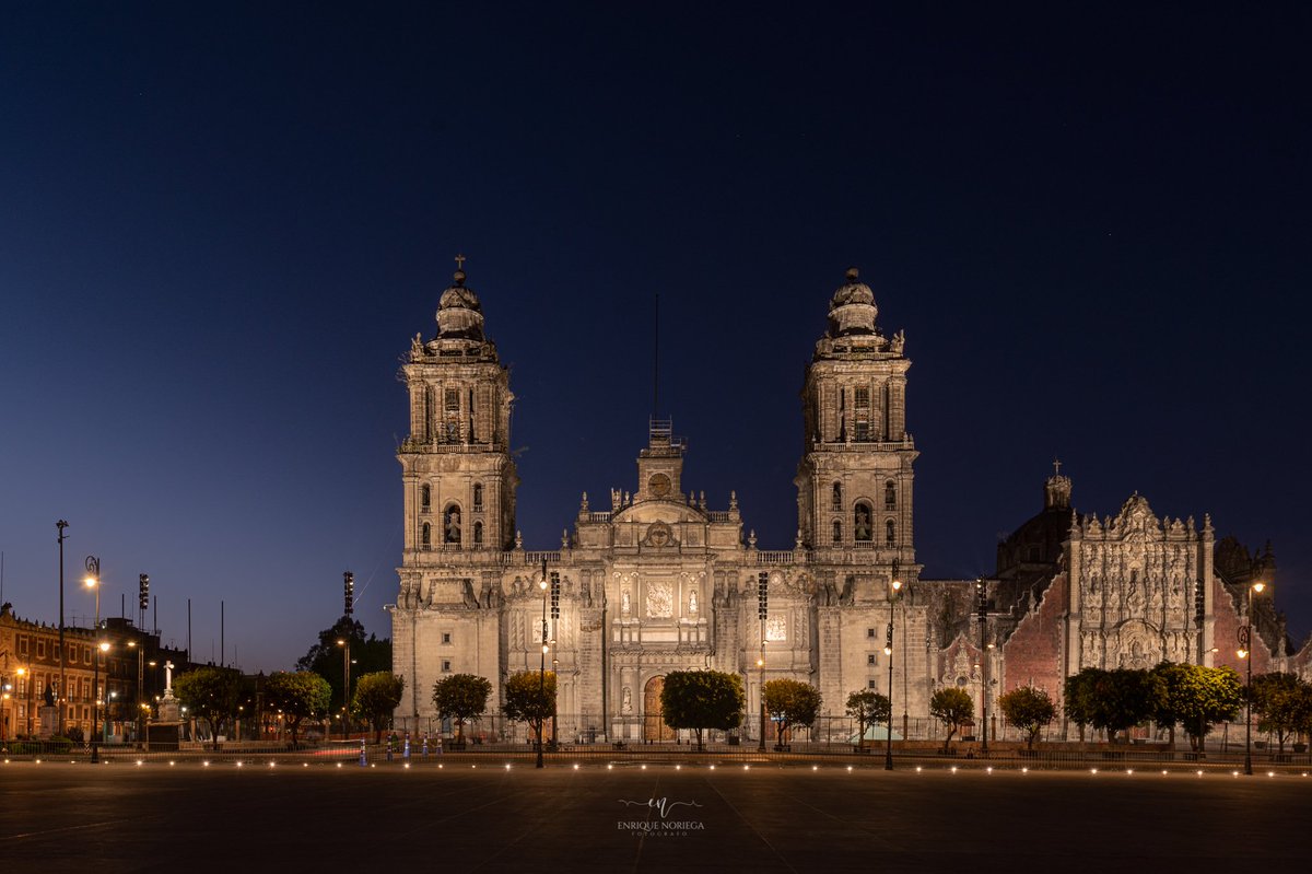 enriquenoriega's tweet photo. Catedral Metropolitana de la Asunción de la Santísima Virgen María a los Cielos de la Ciudad de México.

Sabias que era su nombre completo? https://t.co/Q4HdP7Yq0Y