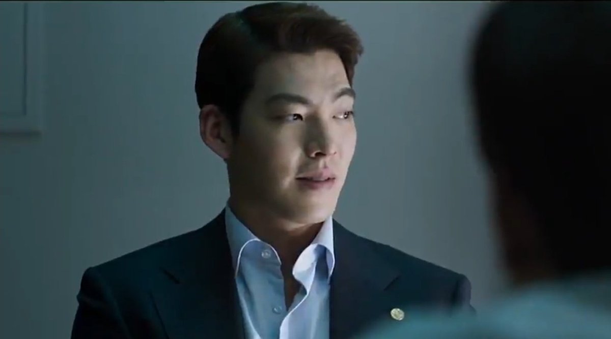 아니 진회장 미친 거 아님? 내가 퇴근 시켜달라고 하니가 사무실에 침대 놔준 거 있지. 이거 노동법 위반인데 그 인간이 법따위 지킬리가 없지........