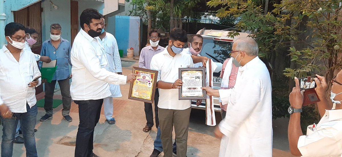 SachinpandaOff1's tweet photo. Berhampur MP Sri Chandrasekhar sahu &amp; MLA sri Bikram panda faciliated me as a Corena warrior of Ganjam district 
@CMO_Odisha @Ganjam_Admin 
@Naveen_Odisha 
@pranabpdas https://t.co/2q5tIOf409