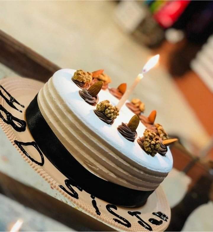 مننه کووم له دواړو خورکیو #_واحیده_او_لیمه_جانی🥰 څخه چی په دومره سخت کرونایئ حالت او قرنطین شپو ورځو کی زماد کلیزی لمانځلو ته راغلل.💐💐

یادونه:
له نن څخه وروسته به زما پرعکس زما نوم لیکلی وی ځکه چی بعضی روانی او په خپل هویئت شرمیدونکی کسان زما له عکسونه ناوړه ګټه اخلی!