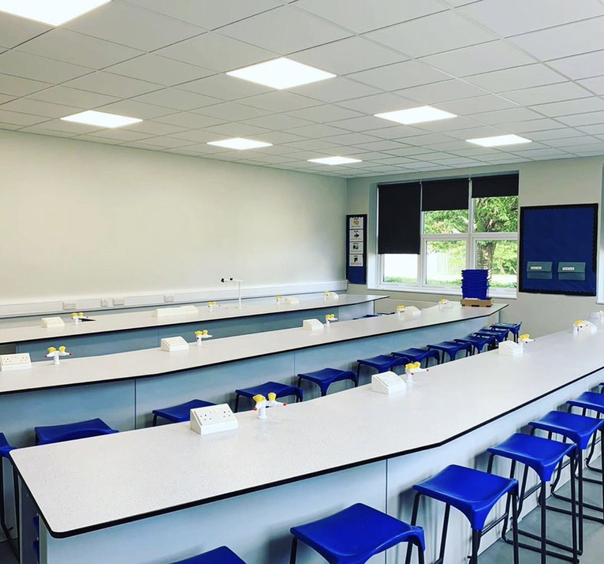 SJM_Electrical's tweet photo. The new science classroom is now complete! 🧪 💡 🔌 #electricalservices #electrics #electricians #security #wiringwizadry #electricalinstallations #schoolproject #commercialelectricians #installations #smallbusiness #sussexbusiness https://t.co/5TmYg8GYmo