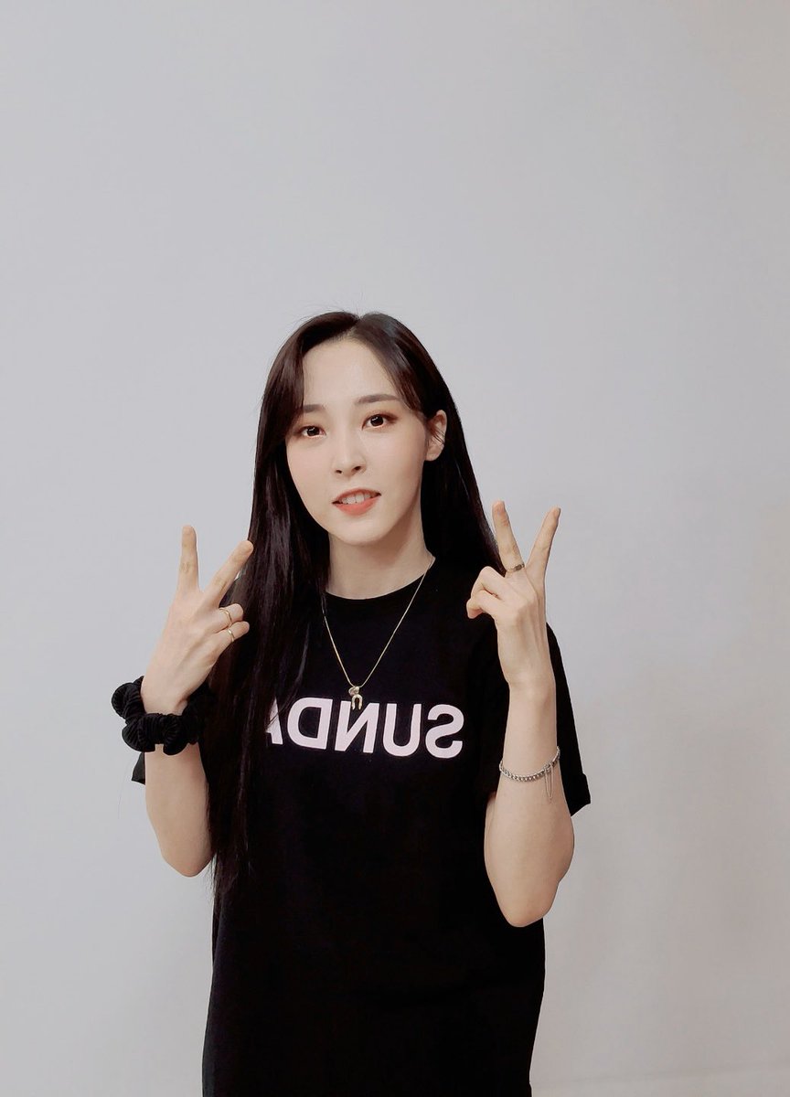 RBW_MAMAMOO's tweet image. [#문별] 

門OON : REPACKAGE 
영상통화 팬사인회 완료✔

우리 무무 여러분 오늘 하루도 
행복한 마무리하시길 바라요😉💖

#MoonByul #門OON 
#부재 #Absence