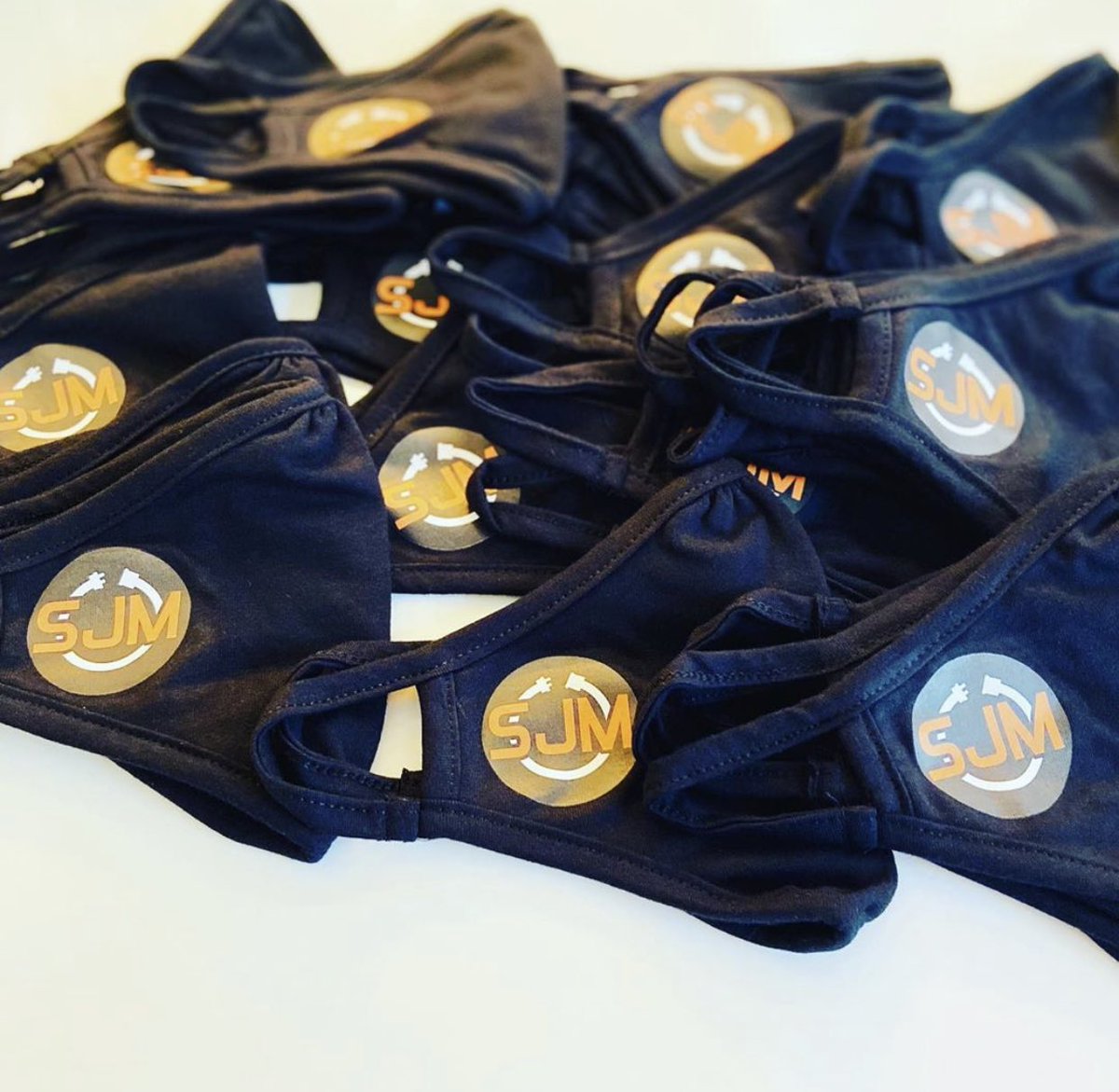 Thank you to <a href="/PinnacleUK007/">Pinnacle UK</a> for our new branded, washable facemasks #coronavirusuk #safetyfirst #socialdistancing #smallbusinesses #localbusinesses