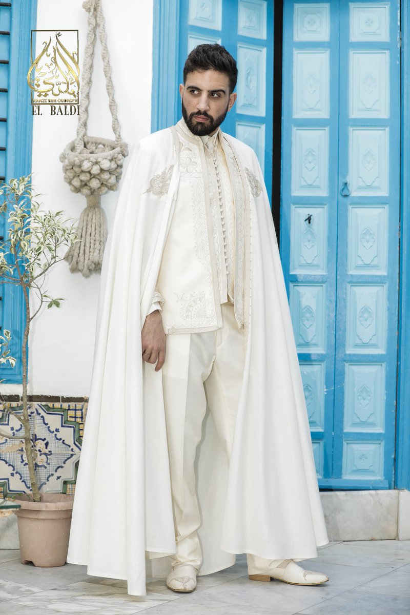 menswearcape's tweet photo. #yestocapes #menswearcape #mencape #cape #mencape #bringbackthecape #capethefuture #capa #cloak #modelcape #tabbaro #menswear #capestyle #capefashion #spreadthecape #menscape #dandycape https://t.co/TQ6nGapEt1