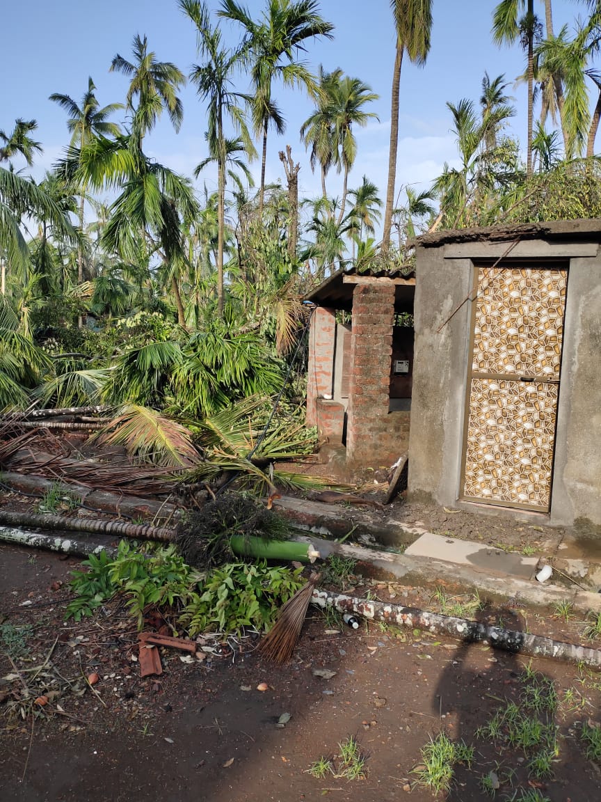 captsanthoshkc's tweet photo. Let's all stand in solidarity with  distressed citizens of ' Velas' and do our bit to help them in reconstructing their life's again.

@StageActor 
#NisargaCyclone #CycloneNisarg 

@GIVE2EARTH @PartnersFarming @megirish2001 @GSVKapoor @sai_gopalan @nolanentreeo @Raghavbhartendu https://t.co/IngW6vIOC7