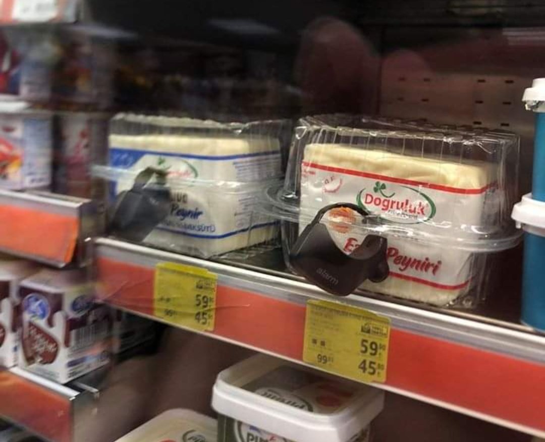 18 yıllık AKP iktidarında bunu da gördük. Fiyatlar o kadar arttı ki marketlerde peynir kutularının üzerine alarm takıldı.