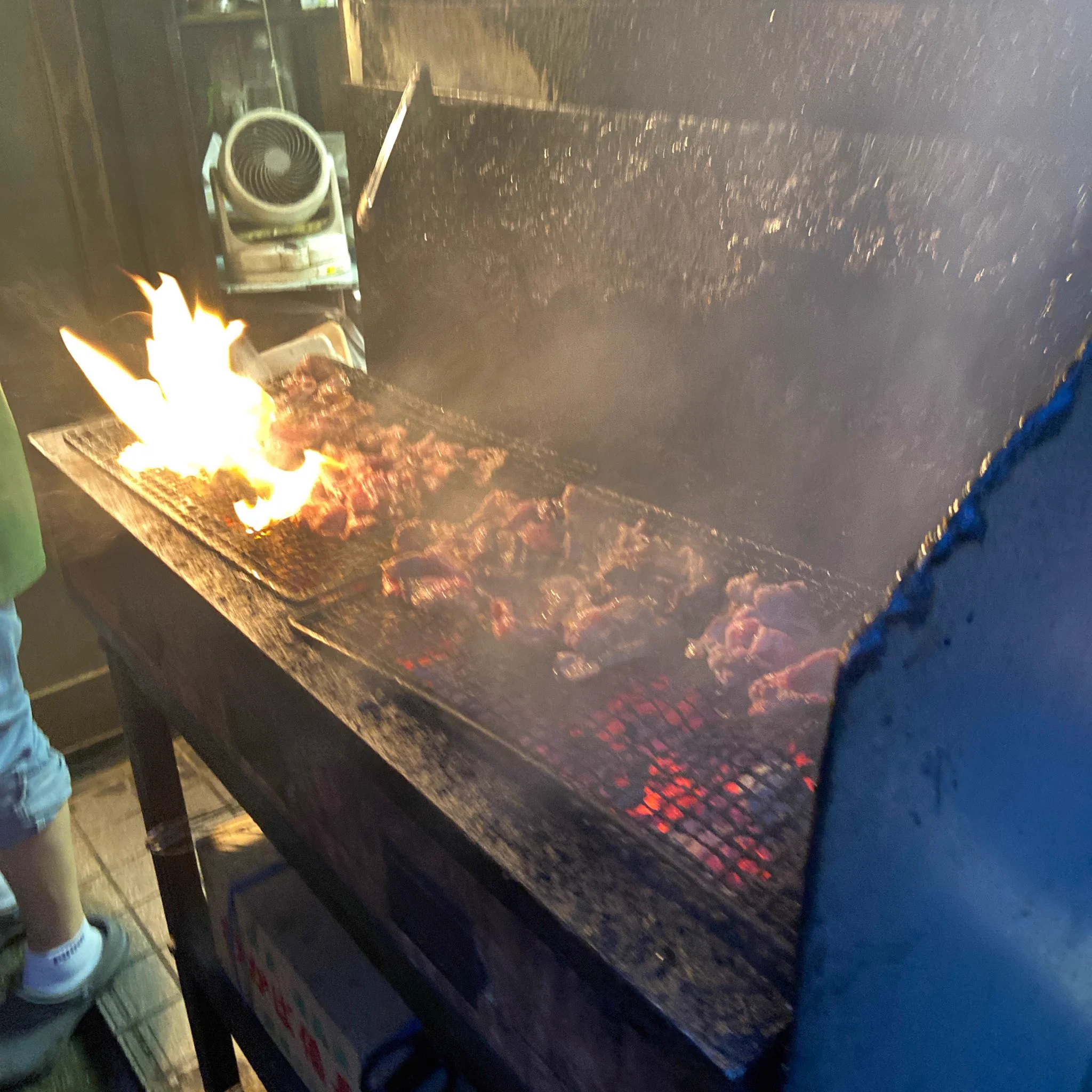 出火してボヤ騒ぎ！？お弁当屋さんが焼き魚を焼いているだけwww