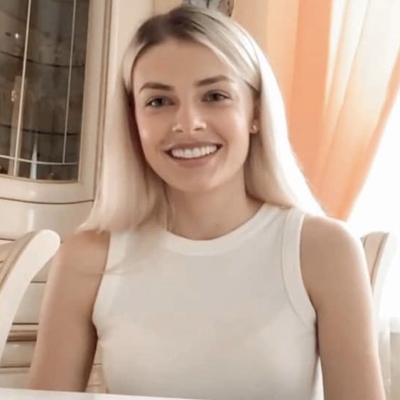 👑