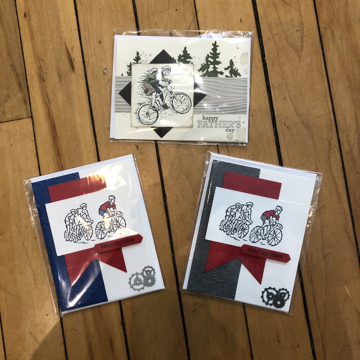 ZiggysCycleKW's tweet image. With Father’s Day around the corner and Birthday celebrations everyday... why not give your cyclist 🚴 🚵🏻‍♂️ a unique card? We are now selling these handcrafted cards for $10 by @cardsbyamandak #supportlocal #supportlocalartists #supportlocalathletes #cyclinggifts #cyclingcards #dtk