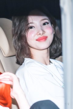 NAYEON'S MAKE UP ARTIST TURN YOUR LOCATION ON - K-POP - allkpop forums