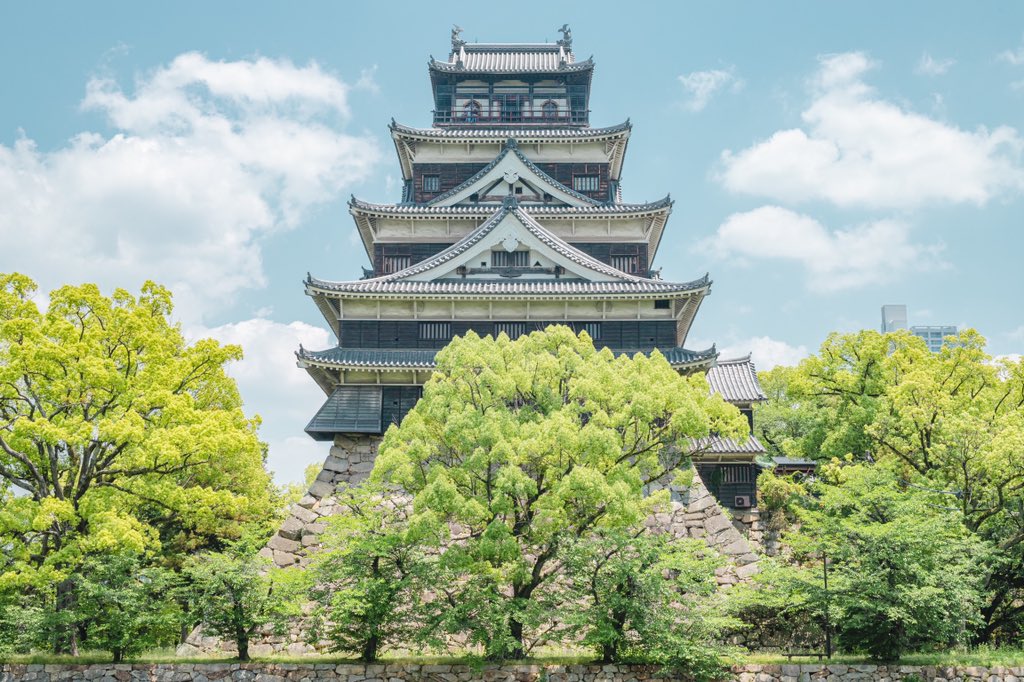 Yuuto22Graphics's tweet photo. 広島ってステキだ。
#広島城 #広島護国神社 #夏旅 https://t.co/nove59LMMc