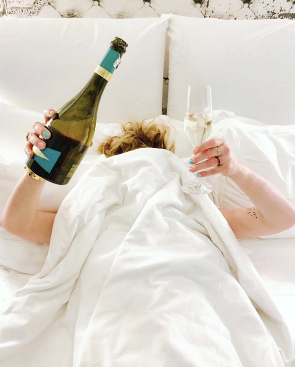 Sundays are better in bed, just ask kate_and. 🥂 Tag us in your favorite #SLSSouthBeach memories, we’d love to see them! #worldofsbe