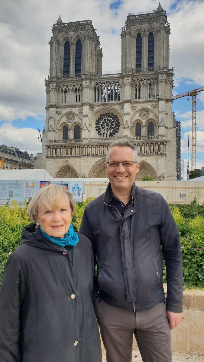 GuidesCASA's tweet photo. Françoise Chatenoud, guide CASA à Notre-Dame de Paris préparait ce week-end la prochaine video de présentation de la cathédrale. #NotreDame #guidescasa https://t.co/cii17bCnWn
