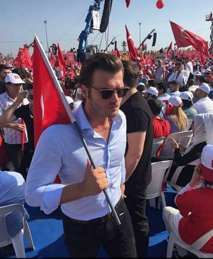tweetlerini atıp soru çözmeye giden öğrenciler ; #YksLgsRiskiniDuyur