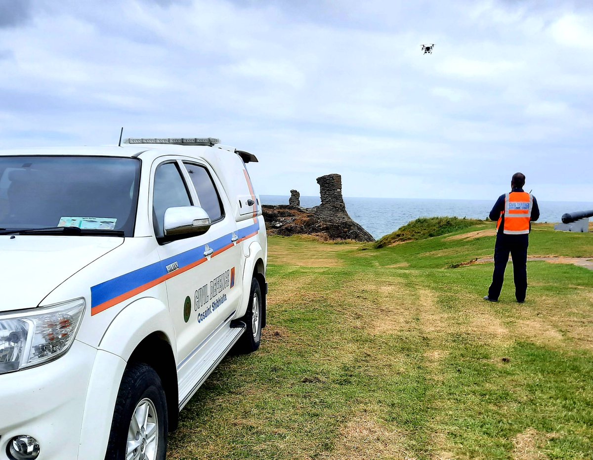 WicklowCD's tweet image. Our Drone Team today training off #BlackCastle #Wicklow Town. With our 30 optical zoom and thermal imaging camera, this equipment help reduce the risks for our ground teams when searching cliff and coastal areas. #DJI #M210 #Z30 #XT2 @CivilDefenceIRL @wicklowcoco @DJIEnterprise