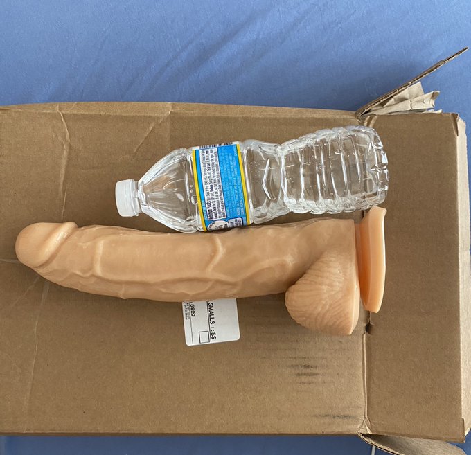 A fan sent an 11 inch dildo for a video. Pray for me lol. https://t.co/q9lWhqupAX<a href="/tag/fatass"class="tags"><span>#fatass</span></a><a href="/tag/chubby"class="tags"><span>#chubby</span></a><a href="/tag/chub"class="tags"><span>#chub</span></a><a href="/tag/superchub"class="tags"><span>#superchub</span></a>