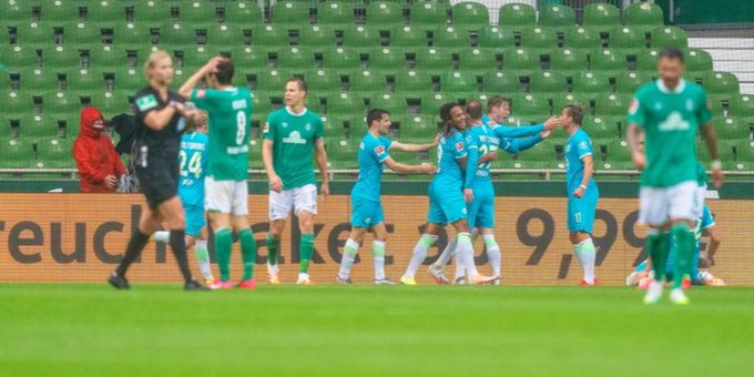 Wolfsburg players celebrate 1-0 victory over Werder. (Credits: Twitter/ Vfl Wolfsburg EN)