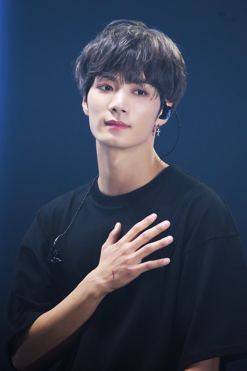 jonghyeontle's tweet photo. Meeting you and the other members is one of the best thing happen in my life. 

Happy Birthday to our leader JR

#여름의시작_JR_생일축하해
#JR과_평생을_모험함모험함
#26th_Happy_JRDAY

@NUESTNEWS #뉴이스트 #NUEST #JR https://t.co/3gpPaXiKRQ