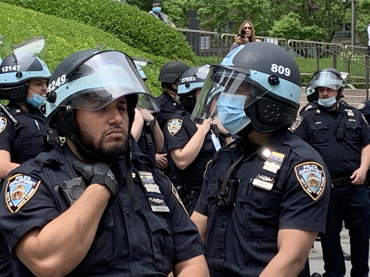 lukebeckerlowe's tweet image. NYPD is breaking their own guideline. No, the helmet numbers do not match badge numbers. @SenSanders @NYGovCuomo @aoc @NYPDShea @NYCMayor @ACLU @NewYorkFBI