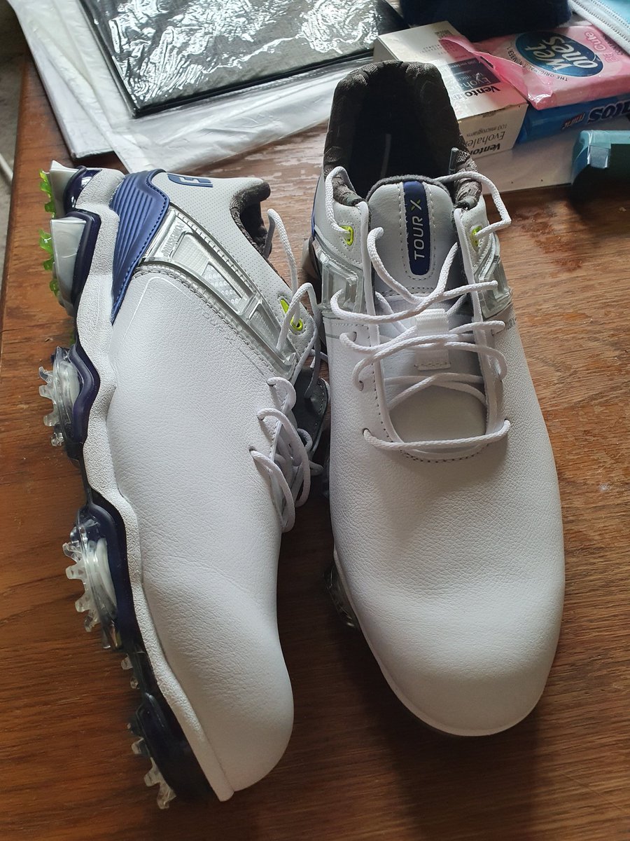 NORMANFIRE1's tweet photo. Just bought a pair of tour x footjoys from the pro shop and thank you to Leon for great service yet again they are lush👊👊👍👍 https://t.co/KgltqjUdvR