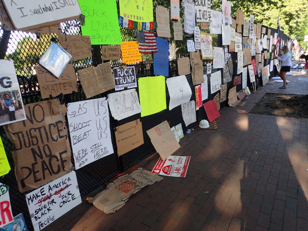 About that fence popville.com/2020/06/photos…