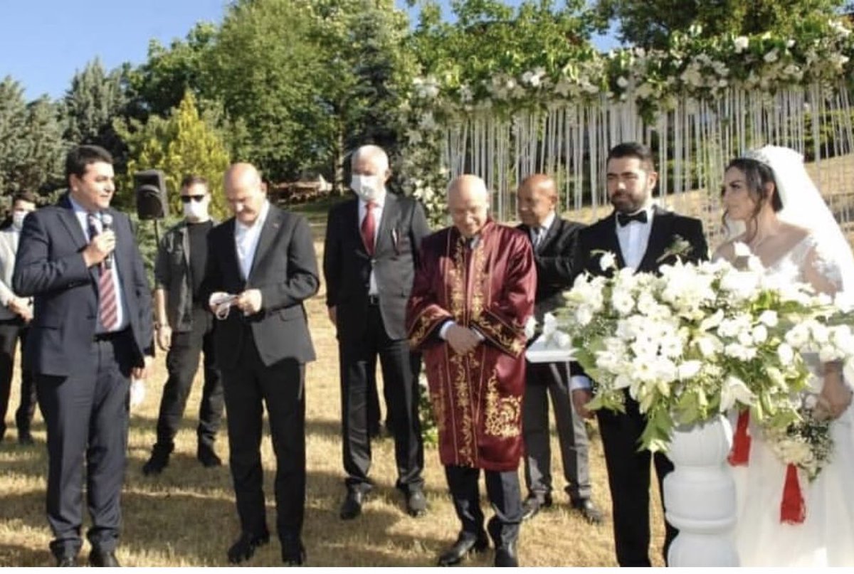 Sağlık önlemleri için Nişan yerleri kapalı Hazırlıkları yapılmış insanlar mağdur bir şekilde bekleriz Sürekli tarih erteleriz ama Devlet Erkan’ı düğün/nikah törenlerine izin verir ve üstüne birde katılır!Nerede adalet nerede yasaklar Sn.<a href="/suleymansoylu/">Süleyman Soylu</a> <a href="/drfahrettinkoca/">Dr. Fahrettin Koca</a> <a href="/RTErdogan/">Recep Tayyip Erdoğan</a>