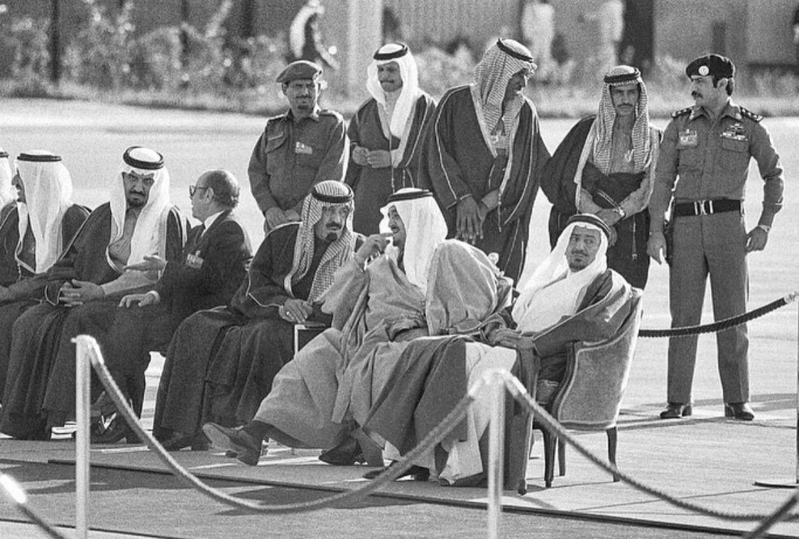 صورة نادرة ومميزة حبيت ألونها - وأن شاء لله قدرت أوصل للألوان الواقعية 💚🇸🇦

@sattam_al_saud 

يشرفني دعمكم بالرتويت والمتابعة ..❤️💐