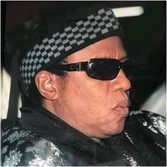 Bonsoir twitter ,demain je vais faire un thread sur la vie de cherfi Al ousseynou laye .
Chérif l’Éternel «Docteur de la jeunesse»
Entre lui et les jeunes (Layenne),c’est une longue histoire d’amour, d’enseignement et de tolérance.
Repose en Paix Baye ousseynou (1er juillet 2009)