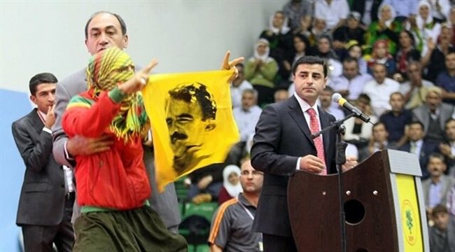 'Biz daha başkan Aponun heykelini dikeceğiz!' diyen hainleri unutmadık.
Bizim için #HDPeşittirPKK dır! 

 #HDPeşittirPKK