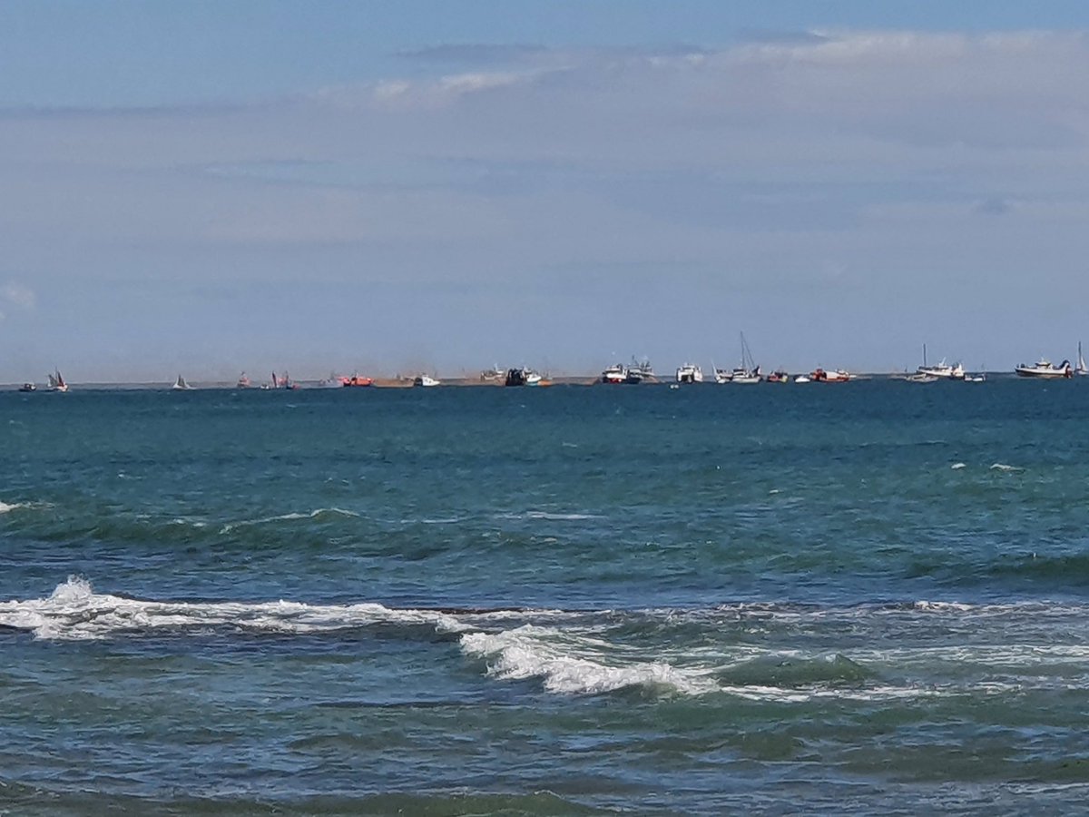 lessables's tweet photo. Très belle #cérémonie en hommage à Yann, Alain et Dimitri @SauveteursenMer sur les lieux du drame, à Tanchet le 7 juin 2019 🖤 #snsm #hommage #lessablesdolonne #tanchet #solidaritedesgensdemer
©️📸 https://t.co/mmRnw6IZQk #vendee https://t.co/tV3mAJvjJl