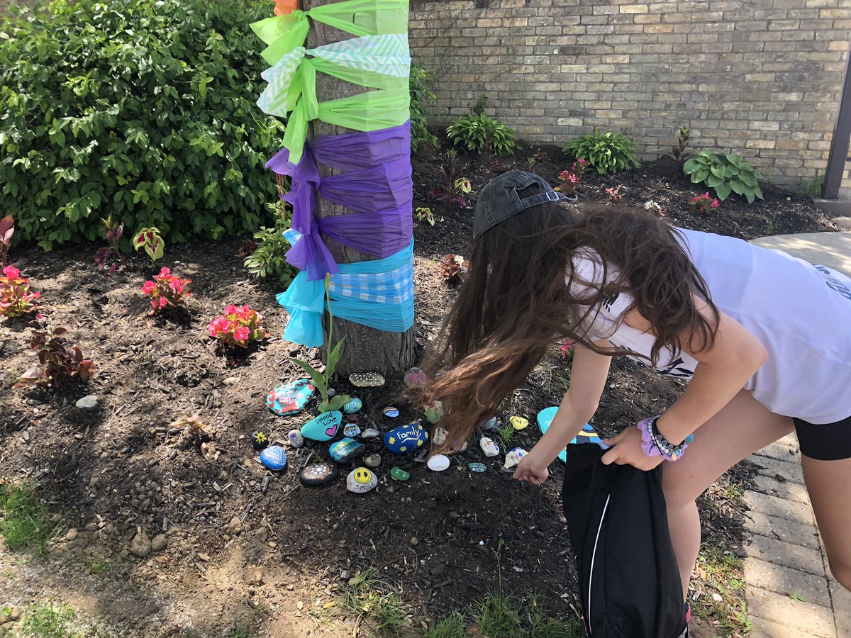 GoldsackLisa's tweet photo. @RMHCSWO Jenna enjoyed looking at the art and creativity while dropping off her own #RocksOfHope #SpreadingLove https://t.co/mh2xl2yWkS