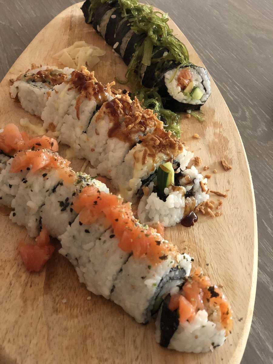 wen77's tweet photo. #myfirstsushi Blijf toch maar weer afhalen of uit eten gaan ๐ Mij teveel moeite https://t.co/VeUbqkbA6m