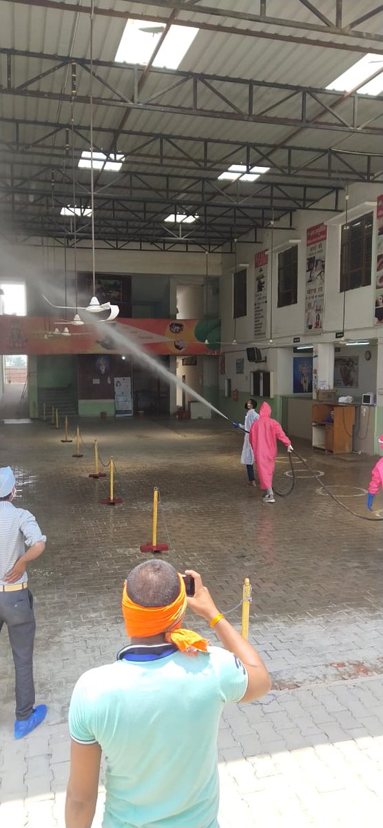 BandaFob's tweet image. कानपुर में 10 जून तक धार्मिक स्थल नहीं खुलेंगे। जिला प्रशासन द्वारा आज धार्मिक स्थलों को #sanitize कराया गया। धार्मिक स्थलों को बंद रखने का निर्णय धर्म गुरुओं व अधिकारियों ने लिया मुख्य सचिव के आदेश के अनुपालन में।
#unlockone