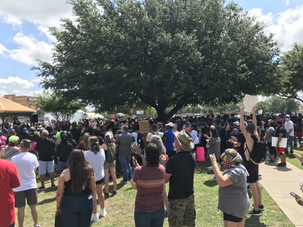 KeithSpurgin's tweet photo. At the Wylie BLM  peaceful rally with Wylie Chief of Police as one of the featured speakers
#LoveMyCity
#WeAreOne
#ItsNotUsVsThemItsJustUs https://t.co/K6qg9CM9f1