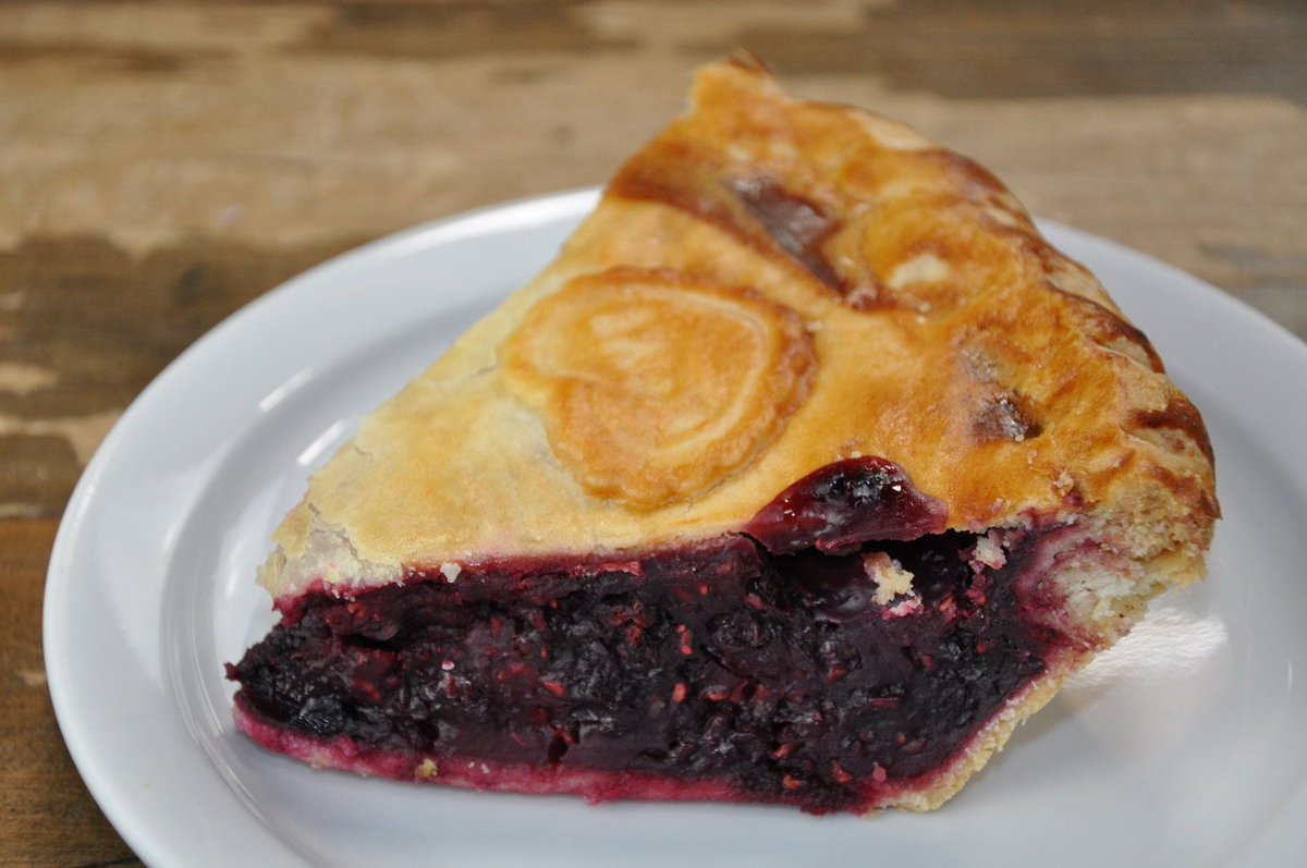 Open and ready for you to take a seat! 9am - 9pm, don’t forget your mask and keep your distance where you can! #reublicofpie